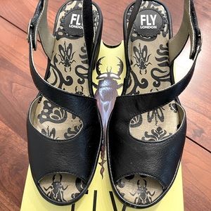 Fly London Black Leather Peep Toe Sandals with Chunky Rubber Soles. Size 38 (8)